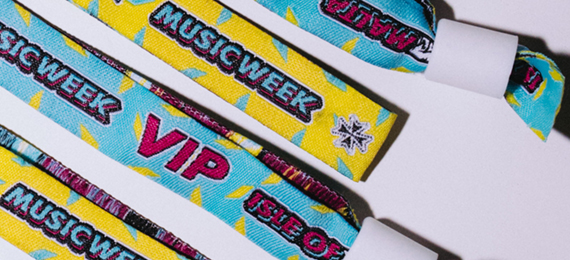 Personalisierte Stoffarmbänder